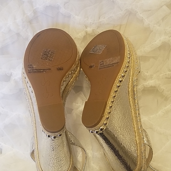 Heels - Picture 3 of 4